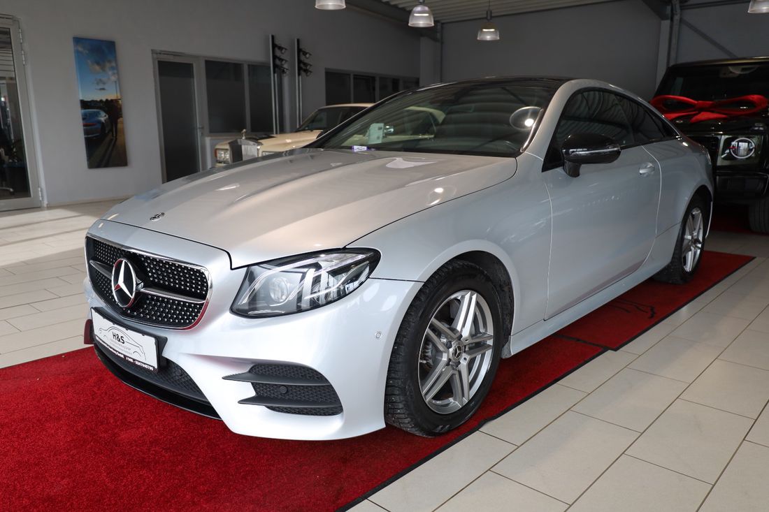 Mercedes-Benz E 220 d 4Matic COUPÉ AMG-LINE *PANO KAMERA*