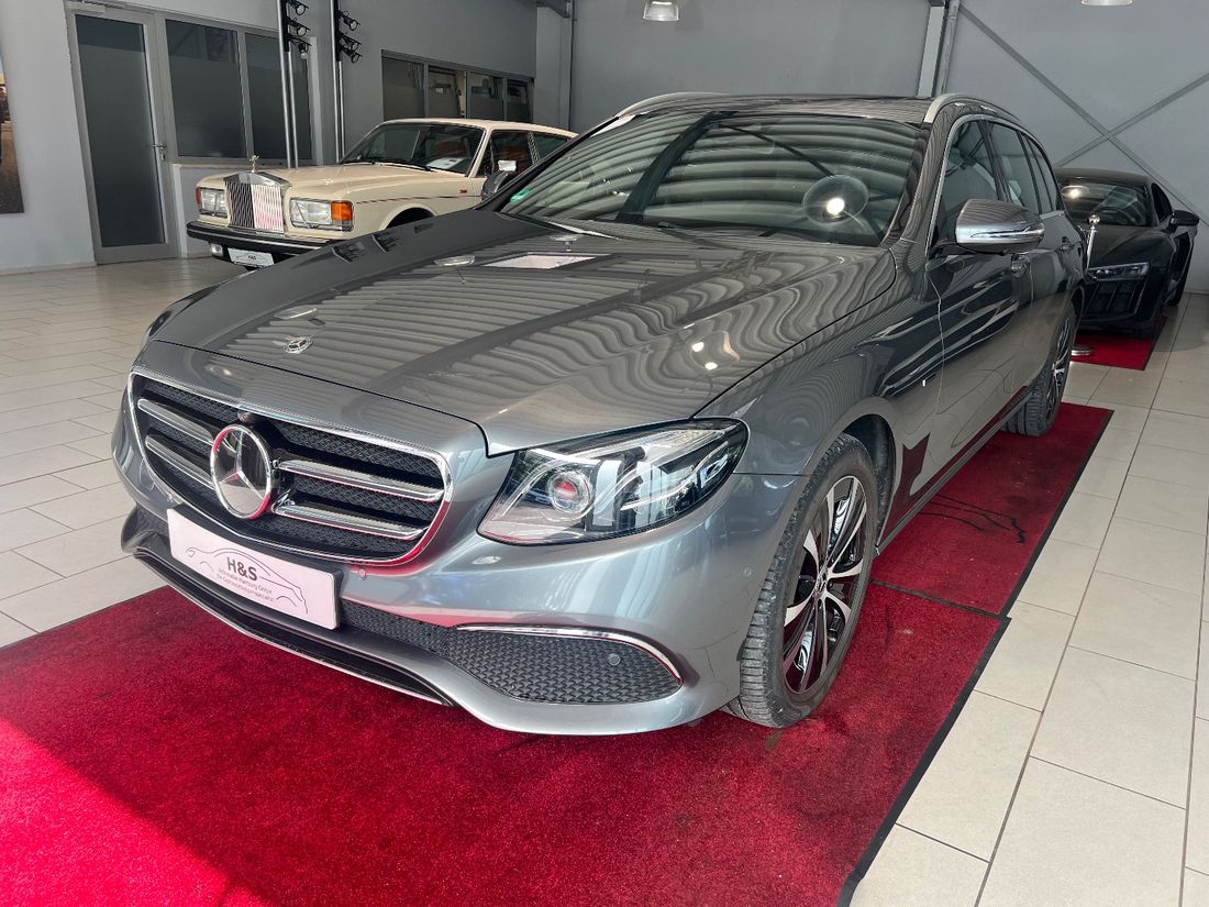 Mercedes-Benz E 300 de Avantgarde *AHK*NAVI*Schiebedach
