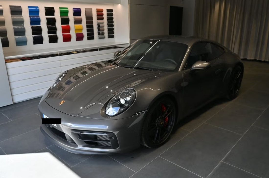 Porsche 911 Carrera 4 GTS · 992