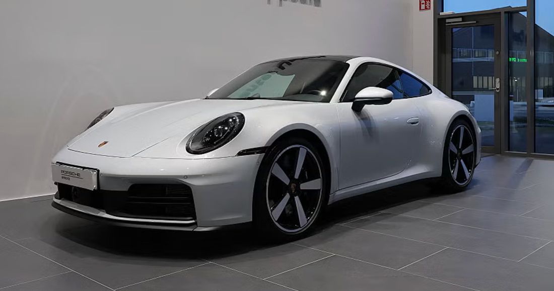 Porsche 911 Carrera S · 992