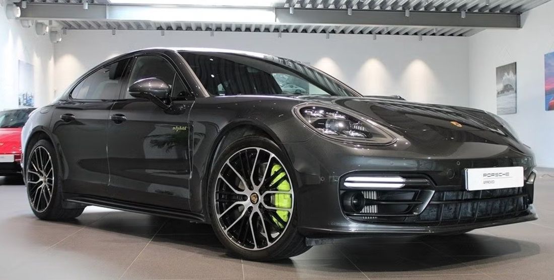 Porsche Panamera 4 E-Hybrid Platinum Edition