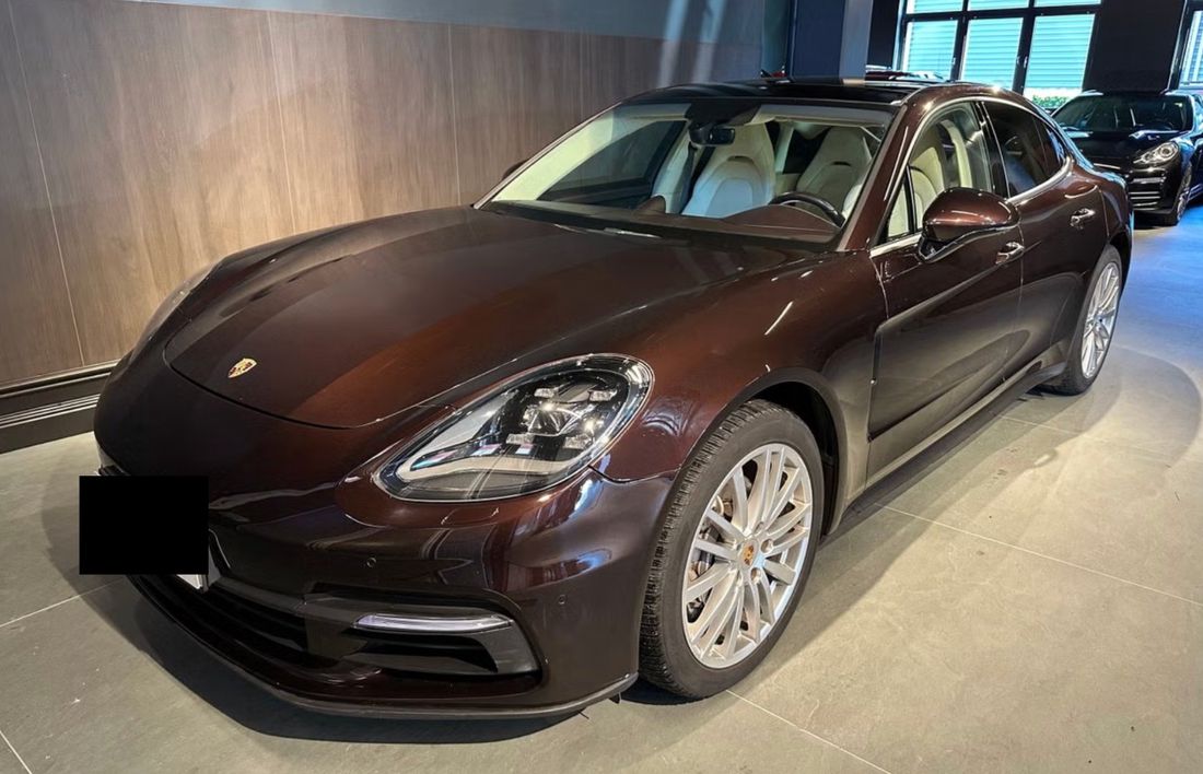 Porsche Panamera 4