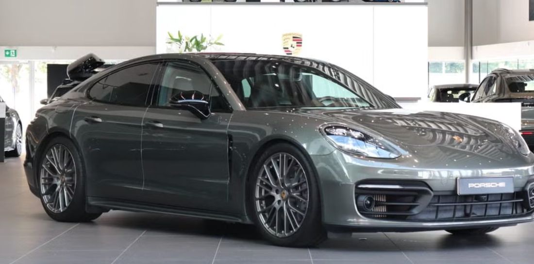 Porsche Panamera 4 E-Hybrid Platinum Edition